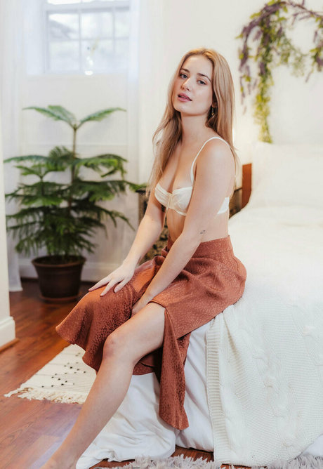 Scarlettnior hot actress picture