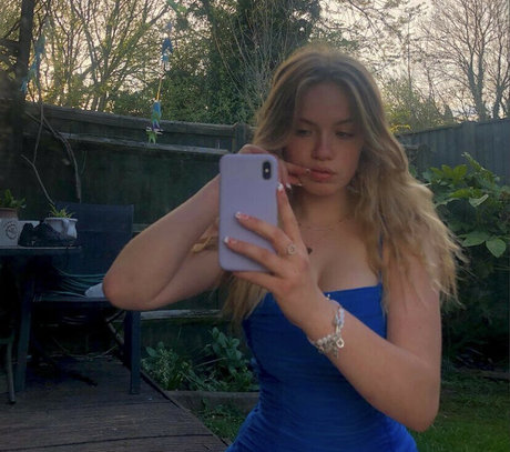 charlottebrayy model best picture