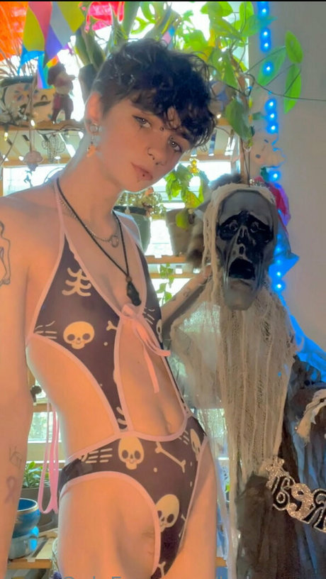 Babyyzee pornographic star pic