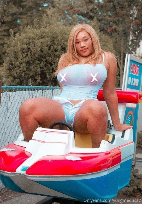 yungmedusa7 model naked picture