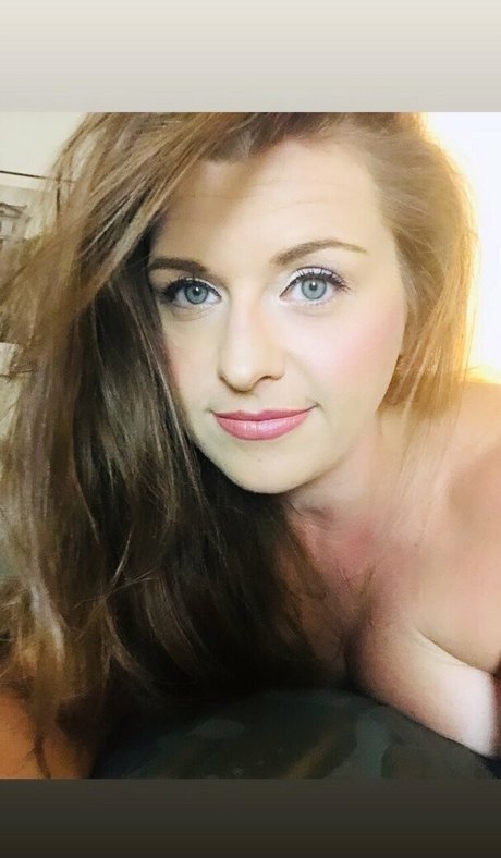 thicksmiley sexy pornstar pic