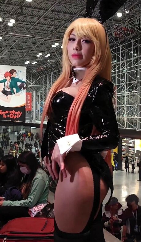 Arabella Kat Posting actress pics