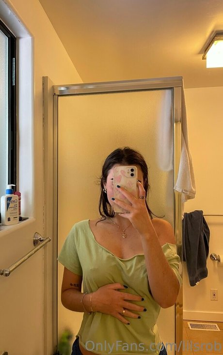 Lilqrober Lilsrob model erotic photos