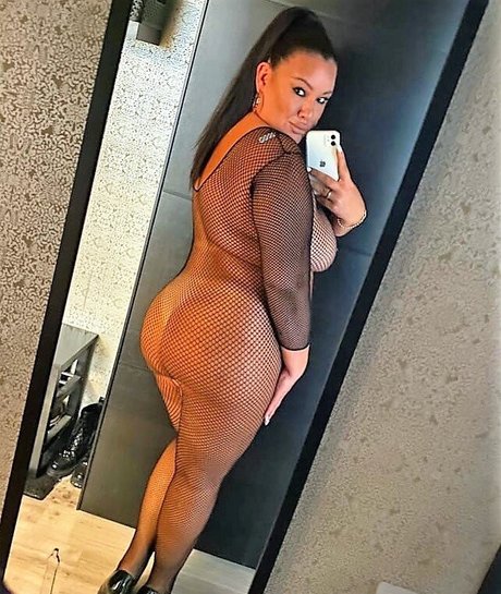 Dasha Kovalenko sexy model image