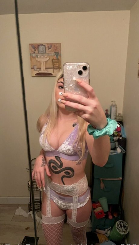 nikkimarie999 pornographic model archive