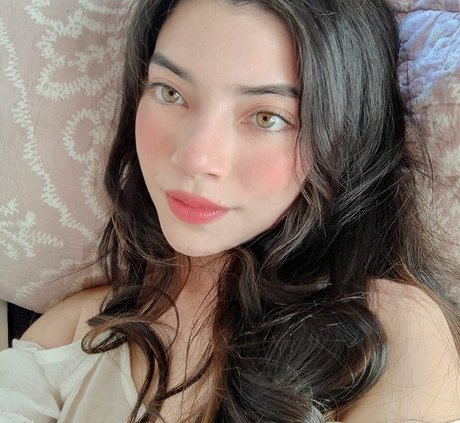 Julieta Yanez model pretty image