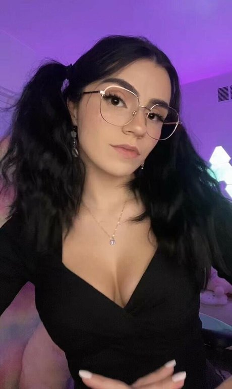 Oxythoughtin model xxx pic