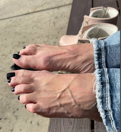 flirtypaws erotic pornstar photo