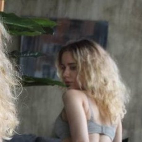 Its Steisha art star gallery