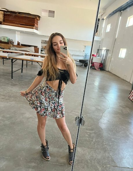 tillytoyfree pornstar top image