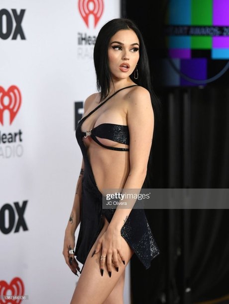Maggie Lindemann star sexy pics