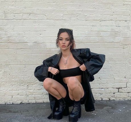 Maggie Lindemann pornstar adult image