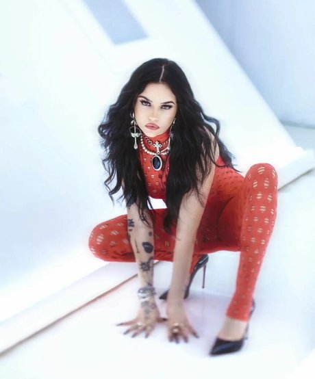 Maggie Lindemann model nudes pics