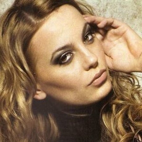 Erika Mitdank model pretty img