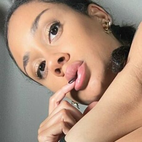 arianaaimesfree nude actress archive