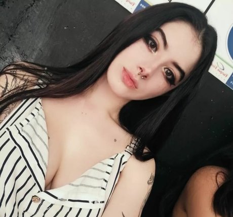 paraliamena model hd images