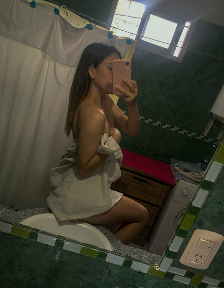 yesiiv model free image