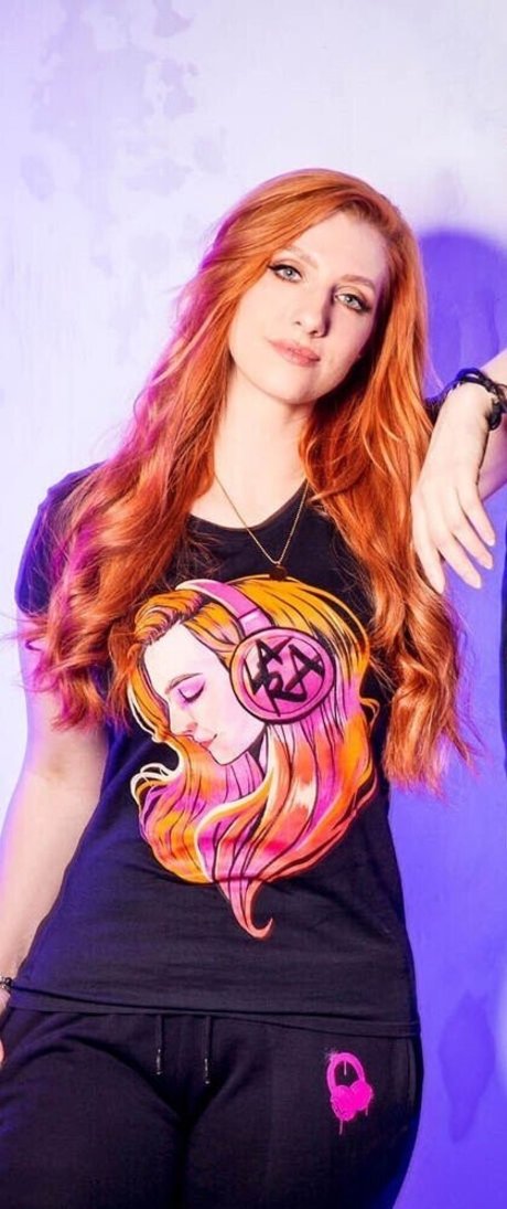 Lara Loft model erotic picture