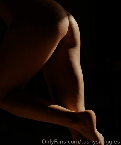 Tushy Snuggles model porn archive