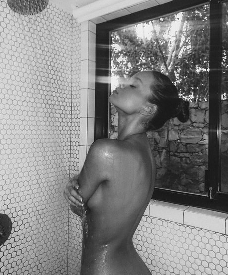 Liora Lapointe art actress picture