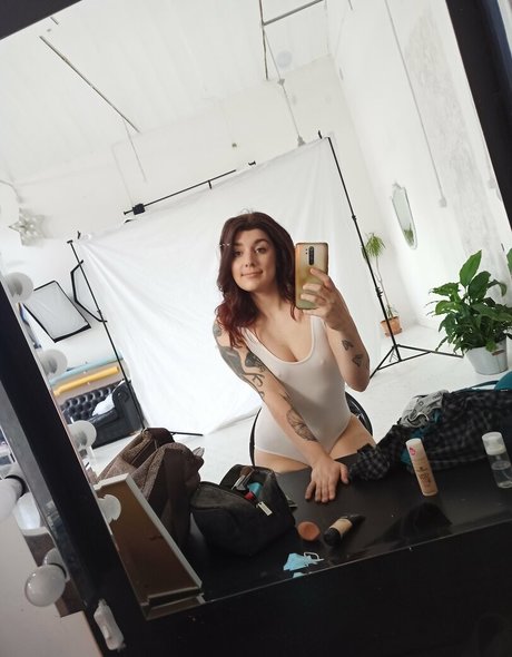 laurettavixen sexy actress image