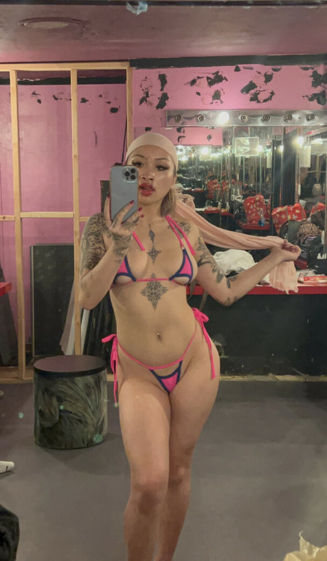 VenusMatrix model hot images