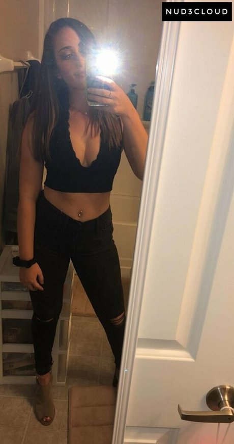 Leila Saltzman pretty star pic