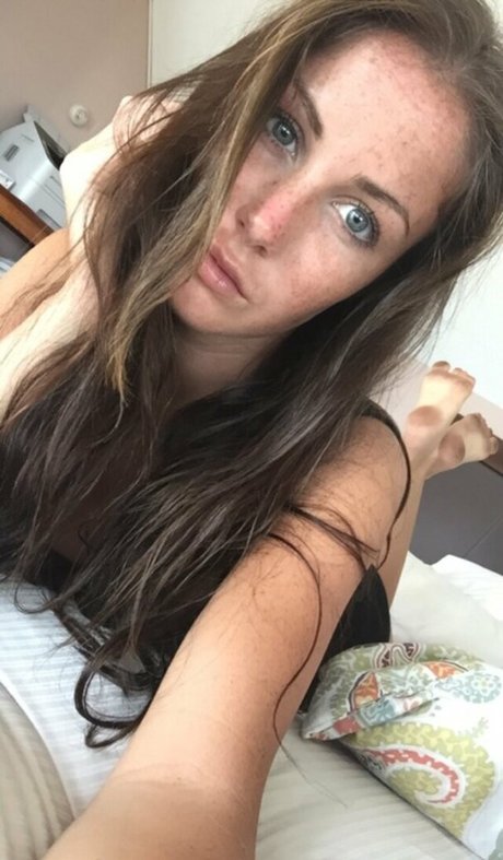 Courtney O Connell pretty model pictures