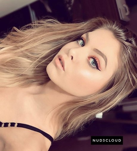 Chloe Mettenbrink star pornographic photo