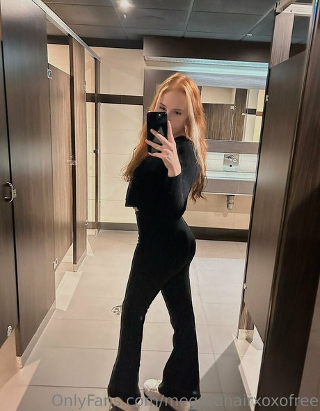 megredhairxoxo tease top star img