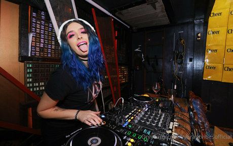 vybrantvibesofficial pornstar nudes pics