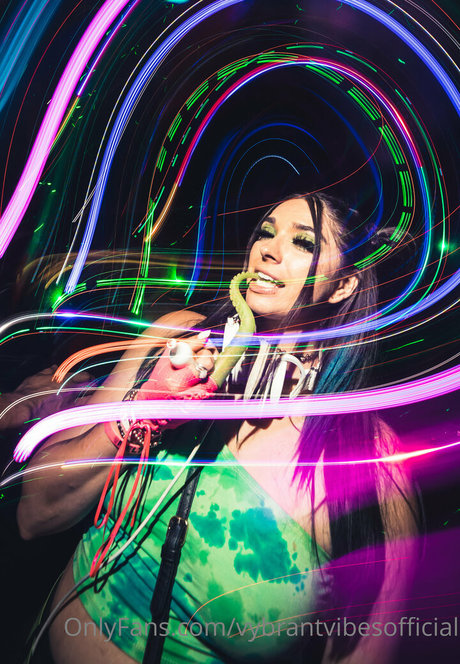 vybrantvibesofficial star naked archive