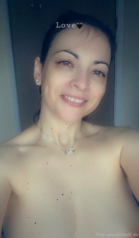 mindfulwithrose model top img