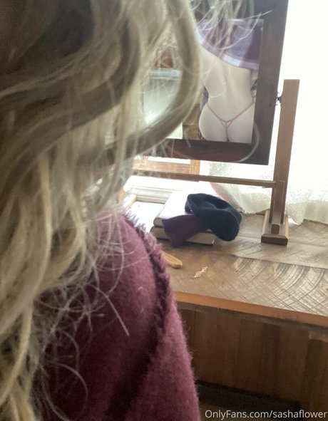 sashaflower sexy model image