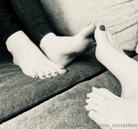 miss secretfeet model high quality image