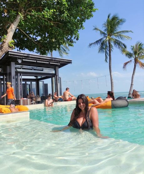 Coral Hagag pretty pornstar pictures