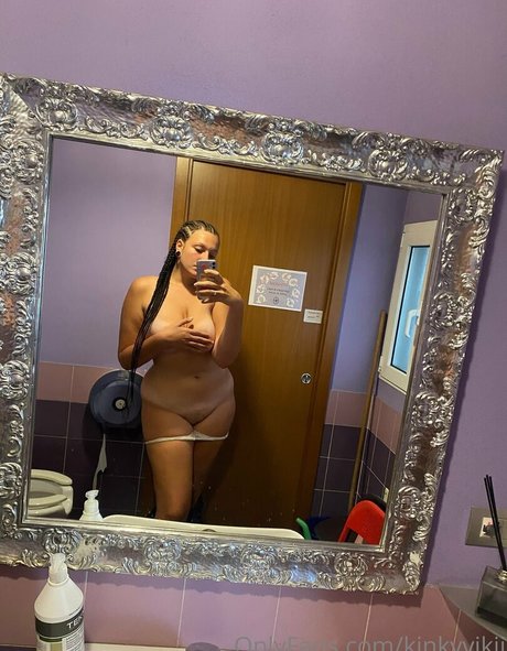 kinkyvikii sexy pornstar pics