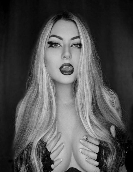 fr0stqueenvip pornographic star galleries