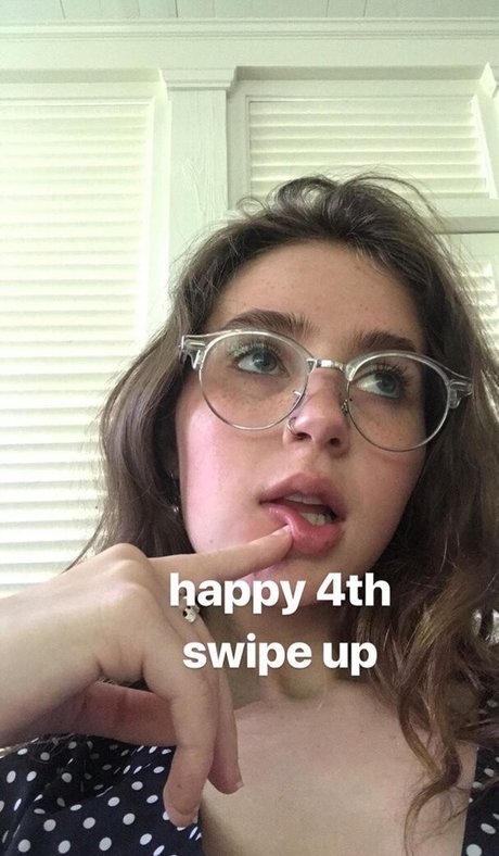 Clairo beautiful pornstar img