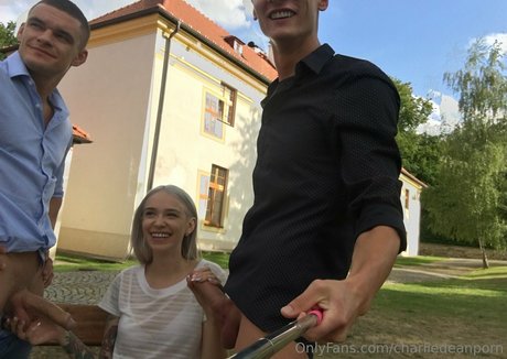 charliedeanporn star naked pictures