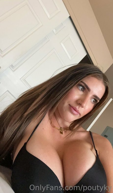 Kylee Powell hd model image