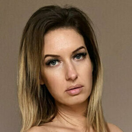 Linette Crown exclusive actress gallery