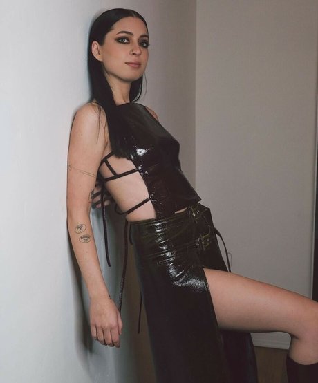 Lizzy McAlpine star high quality pictures