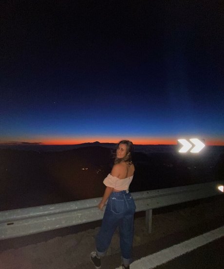 Julia Gomez model pic