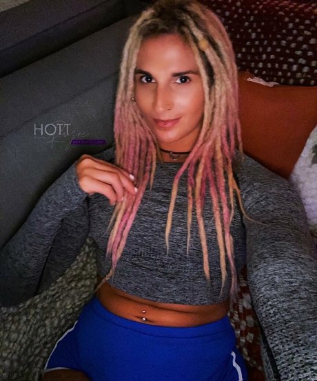 Hottrayne exclusive pornstar images