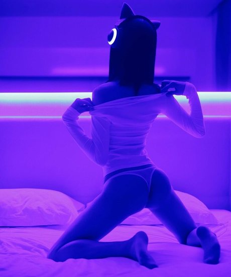 Sweet Lady Cola erotic pornstar image