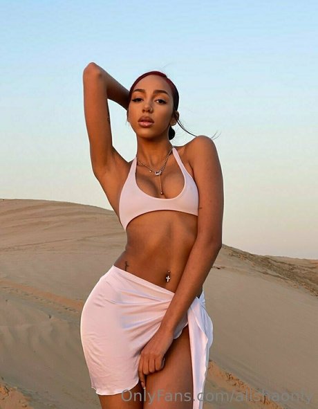 Alisha Kone model beautiful img