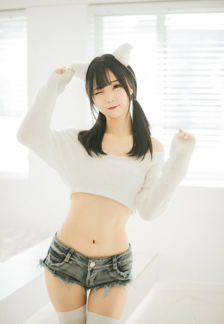 hattiecos naked model image