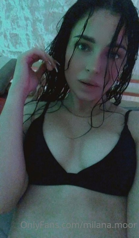 milana moor model nude image