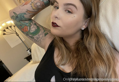 nipslipnovalynn model adult pic